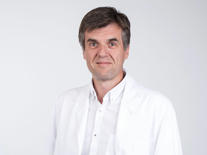 Dr. Bitschnau Bertram