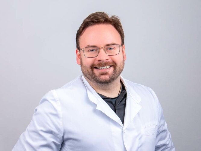 Dr. Hammer Alexander