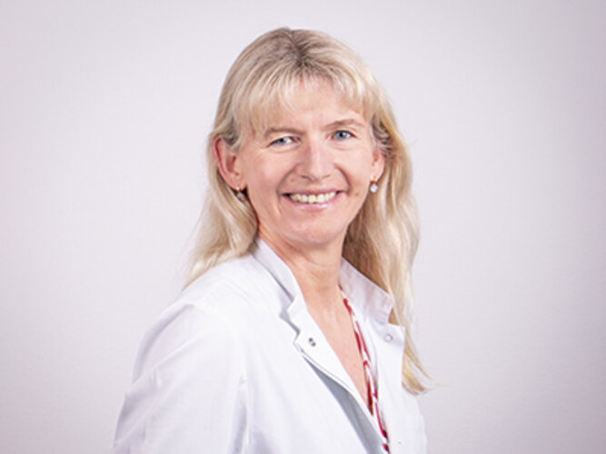 Dr. Ruckensteiner Karin