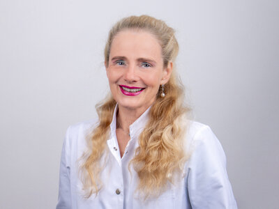 Dr. Strasser-Wozak Elisabeth