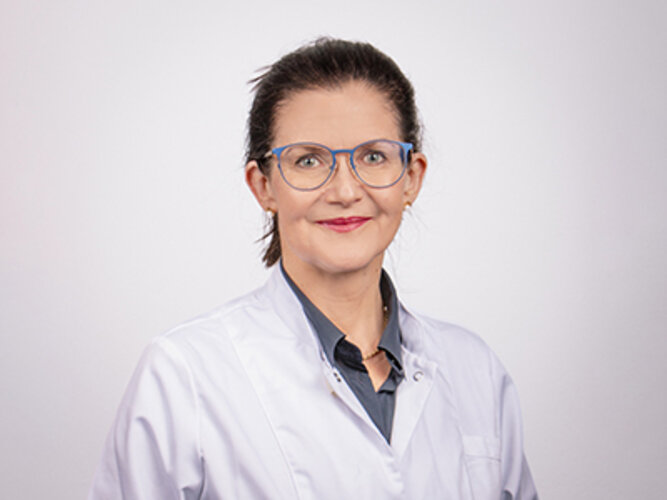 Dr. Hausberger Karin